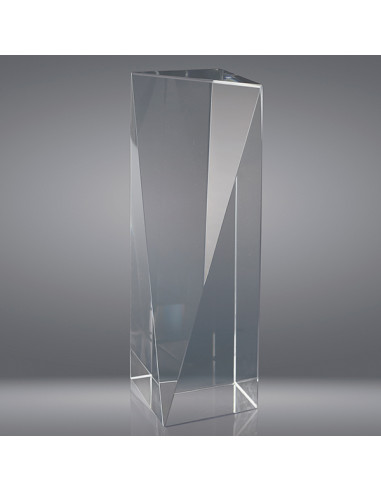 Trofeo sostenible de vidrio de alta calidad con ángulos que reflejan la luz, podemos grabar en láser y en 2D dentro del vidrio.