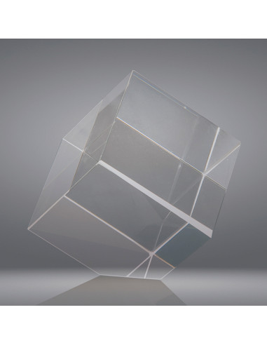 Trofeo sostenible de vidrio de alta calidad en forma de cubo, podemos grabar en láser, en 2D y 3D dentro del vidrio.