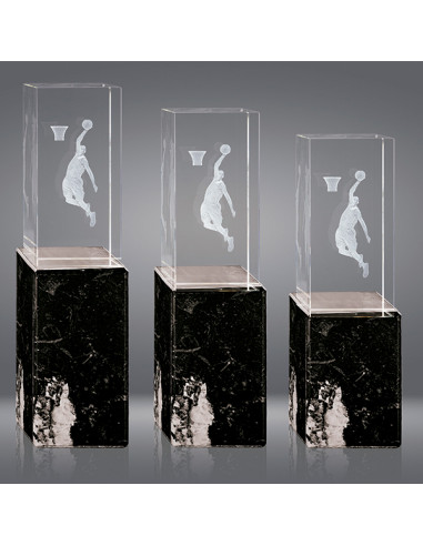 Trofeo sostenible de vidrio con figura deportiva grabada en 3D y base de mármol negro. Podemos grabar en láser, 2D y 3D en su in