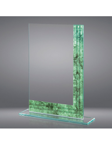 Trofeo sostenible de vidrio con detalles verdes y motivo deportivo a elegir. Disponible en todos los deportes.