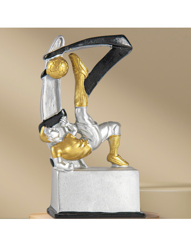 Trofeus ABM - Trofeu de participació de futbol fent xilena, en resina decorada platejada i daurada amb detall negre.
