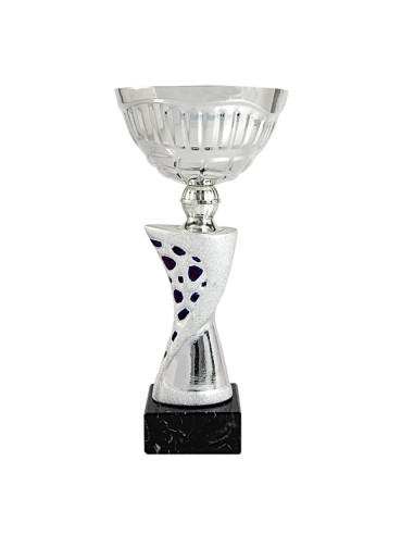 Copa deportiva plateada con detalles azules, vaso de metal y cuerpo de cerámica bicolor, y base de mármol negro. 5 tamaños. Idea