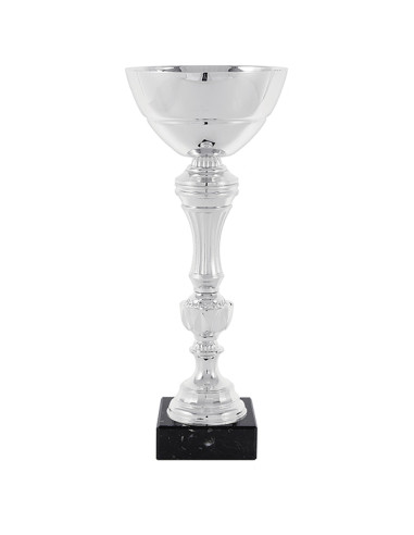 Copa deportiva plateada con peana negra y vaso de metal. 8 tamaños.