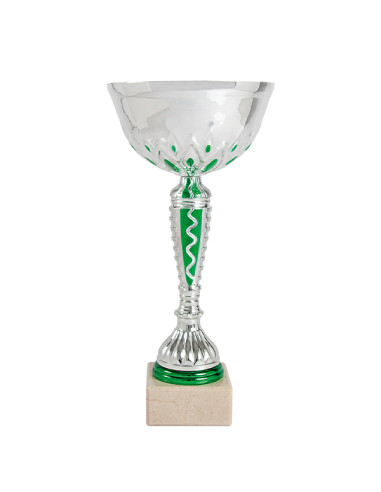 Copa deportiva plateada con detalles verdes, vaso de metal y base clara. 5 tamaños.