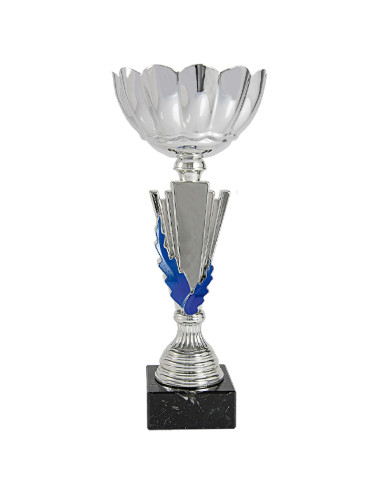 Copa deportiva plateada con detalles azules, vaso de metal y base negra. 5 tamaños.