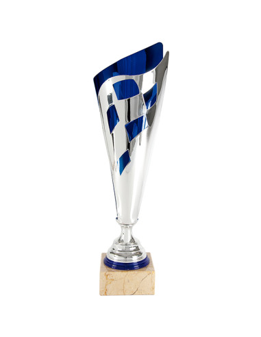 Copa deportiva de diseño con detalle de bandera de carreras, en metal plateado y azul, y base clara. 4 tamaños.
