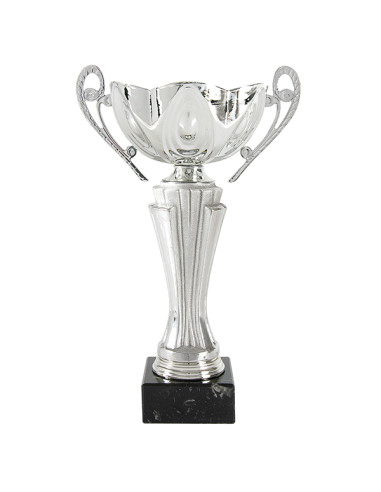 Copa deportiva plateada, con asas, vaso de metal y cuerpo de cerámica, con base de mármol negro. 5 tamaños.