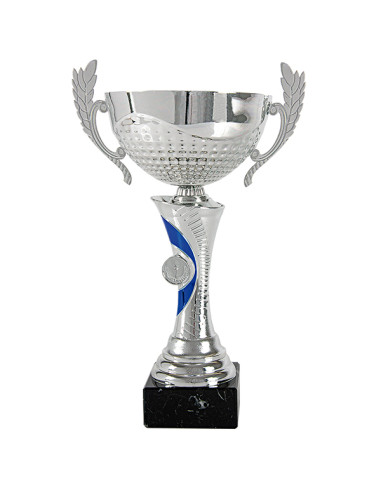 Copa deportiva plateada con detalles azules, portamotivos deportivos y asas doradas, con base de mármol negro. 5 tamaños.