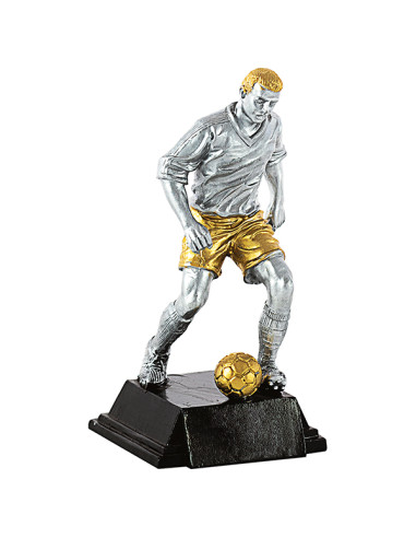 Trofeo de fútbol de un jugador masculino controlando la pelota en resina decorada.