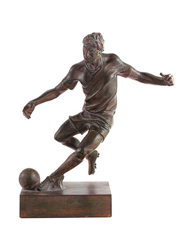 Trofeo de fútbol de un jugador controlando el balón en resina decorada como bronce envejecido. Un gran clásico elegante para uno