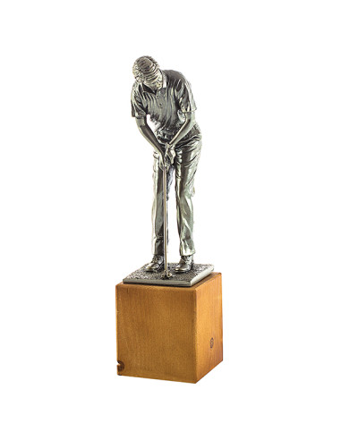 Trofeo de golf figura masculina en resina decorada con la base de madera de abeto.