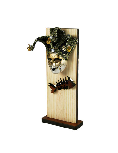 Trofeus ABM - Trofeu de carnestoltes amb la màscara en ceràmica decorada, la sardina en metall i el fons en fusta.