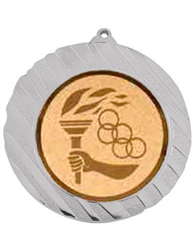 Medalla deportiva plateada de diámetro 70mm. con la trasera ideal para grabación a color o láser. Disponible en todos los deport