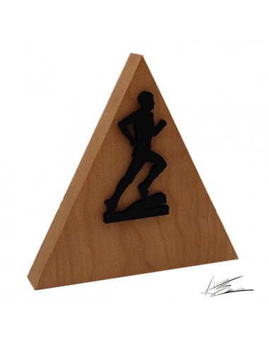 Trofeo ecológico diseño ABM triangular en madera maciza de haya vaporizada con motivo negro a elegir. Disponible en todos los de