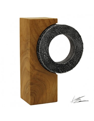 Tofeu diseño sostenible ABM vertical en madera de castaño con aro en resina metalizada y oxidada en oro, plata o cobre. Grabado 