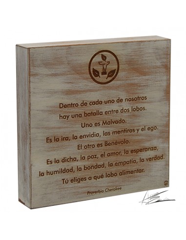 Trofeo ecológico diseño ABM en madera de castaño con forma cuadrada y decorado en blanco envejecido. Especialmente diseñado para