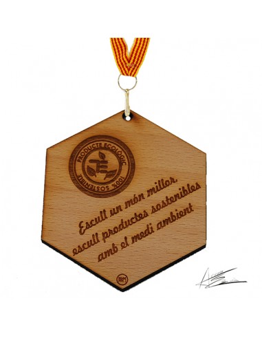 Medalla ecológica diseño ABM en madera en forma de hexágono con grabado láser en 1 cara para poner el logo o texto que desees, y