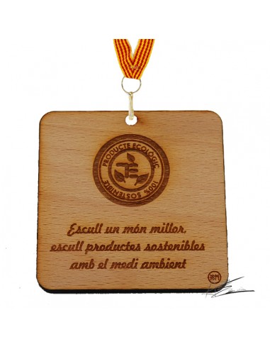 Medalla ecológica diseño ABM en madera en forma cuadrada y canto redondeado, con la grabación láser en 1 cara para poner el logo