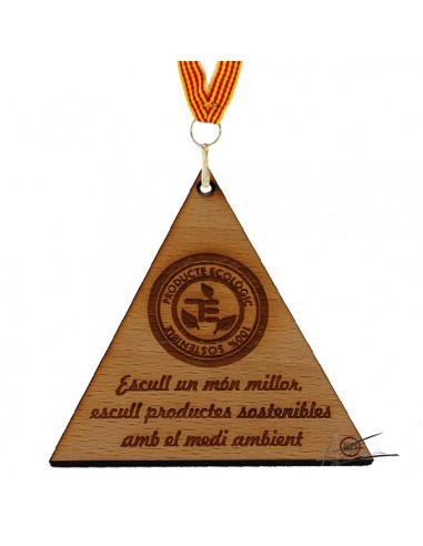 Medalla ecológica diseño ABM en madera en forma triangular, con la grabación láser en 1 cara para poner el logo o texto que dese