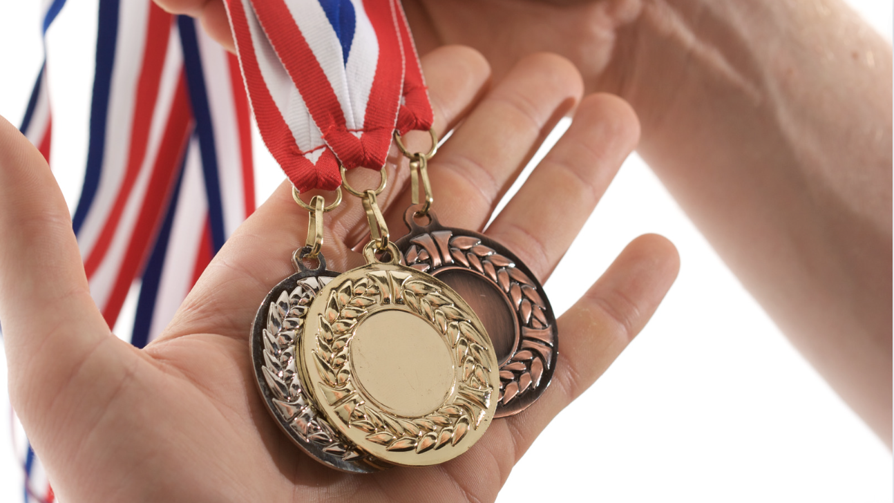 Comprar Medallas Personalizadas: La Guía Completa con Trofeos ABM